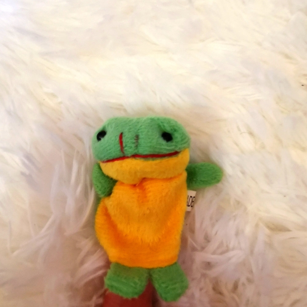 Frog finger puppet 3/15.00